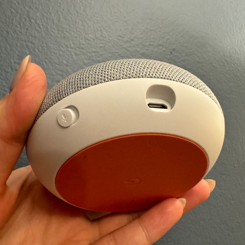Google Home Mini - Picture 2 of 3